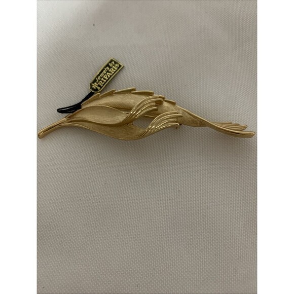 Vintage Trifari Gold Tone Pin Brooch Feather, Grass Shape New With Tag MadeUSA - Picture 7 of 12